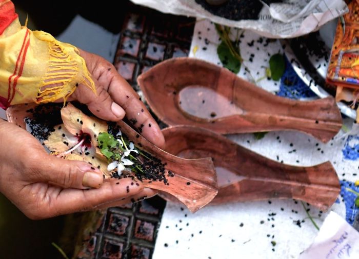 Melestarikan warisan para leluhur dilakukan dengan mencintai budaya
